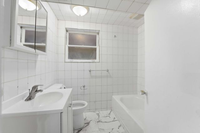 2507 W Coyle Avenue, Chicago, IL 60645