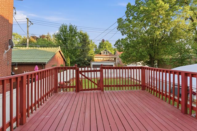 2507 W Coyle Avenue, Chicago, IL 60645