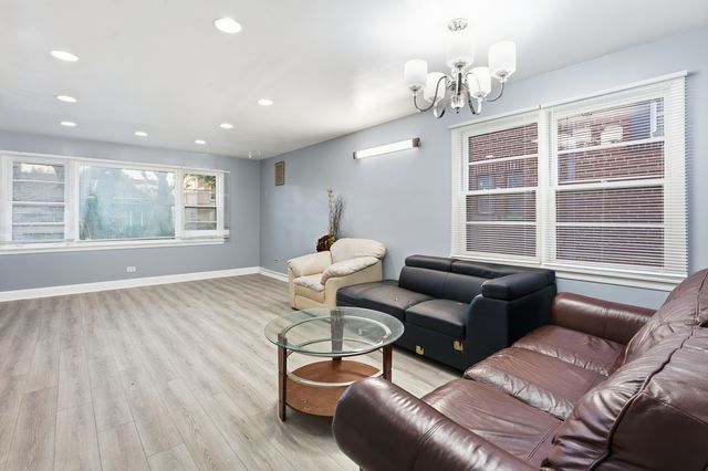 2507 W Coyle Avenue, Chicago, IL 60645
