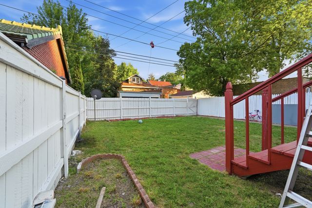 2507 W Coyle Avenue, Chicago, IL 60645