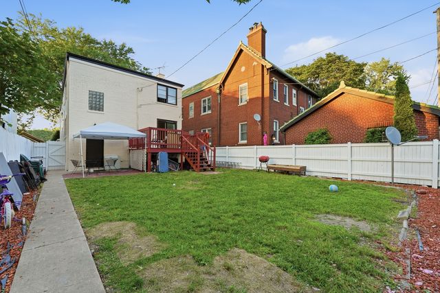2507 W Coyle Avenue, Chicago, IL 60645