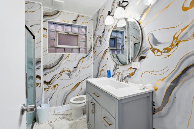 2507 W Coyle Avenue, Chicago, IL 60645