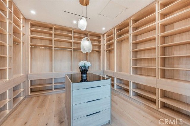 16252 Addison Street, Encino (los Angeles), CA 91436