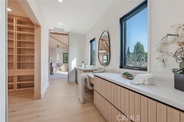 16252 Addison Street, Encino (los Angeles), CA 91436