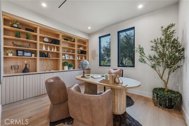 16252 Addison Street, Encino (los Angeles), CA 91436