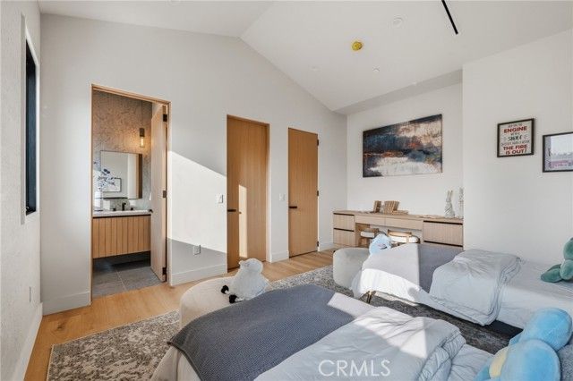 16252 Addison Street, Encino (los Angeles), CA 91436