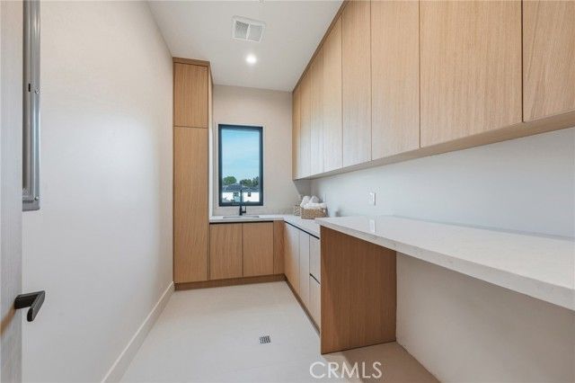 16252 Addison Street, Encino (los Angeles), CA 91436