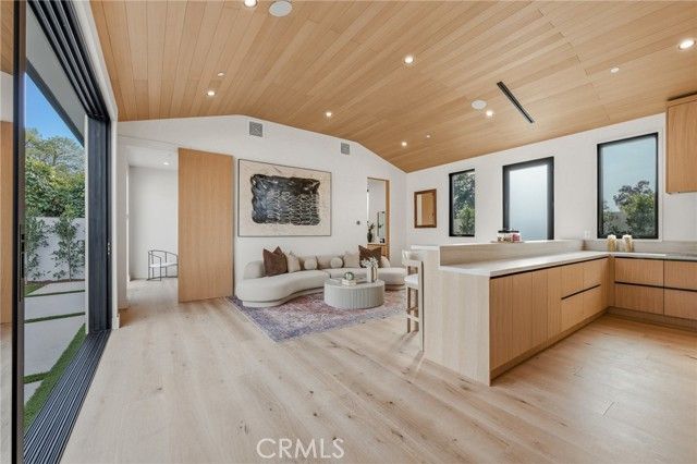 16252 Addison Street, Encino (los Angeles), CA 91436