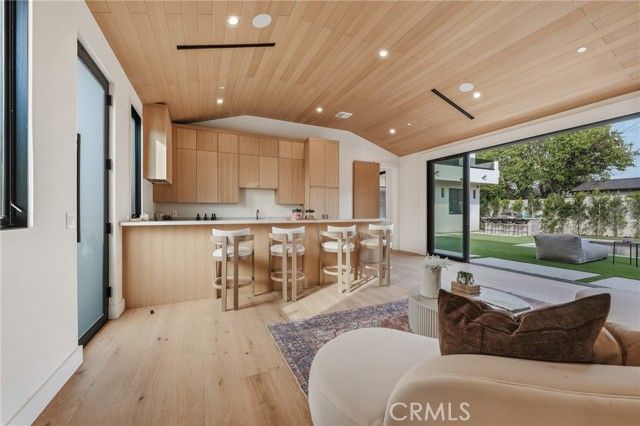 16252 Addison Street, Encino (los Angeles), CA 91436