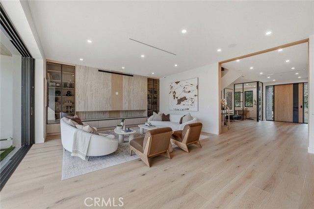 16252 Addison Street, Encino (los Angeles), CA 91436