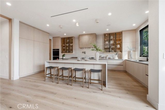 16252 Addison Street, Encino (los Angeles), CA 91436