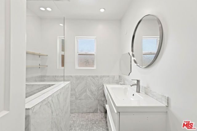 8950 Burton Way, Beverly Hills, CA 90211