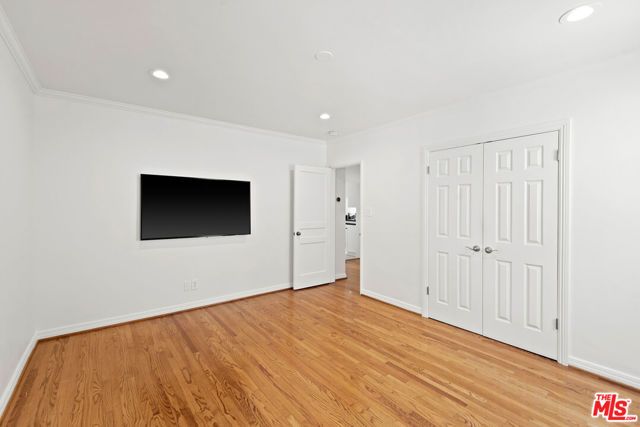 8950 Burton Way, Beverly Hills, CA 90211