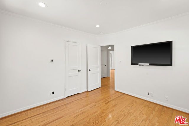 8950 Burton Way, Beverly Hills, CA 90211