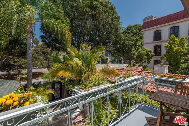 8950 Burton Way, Beverly Hills, CA 90211