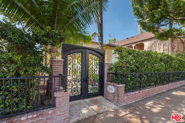 8950 Burton Way, Beverly Hills, CA 90211