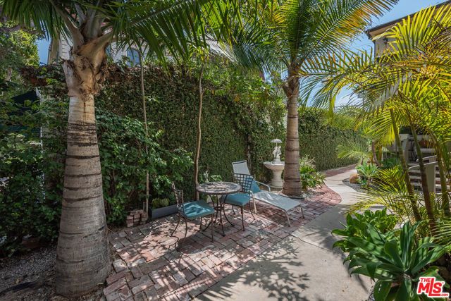 8950 Burton Way, Beverly Hills, CA 90211