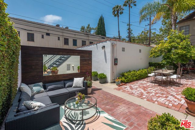 8950 Burton Way, Beverly Hills, CA 90211