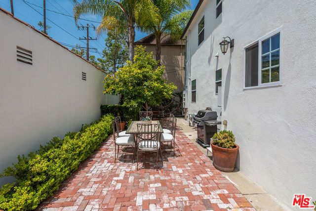 8950 Burton Way, Beverly Hills, CA 90211