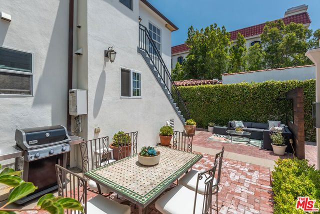 8950 Burton Way, Beverly Hills, CA 90211
