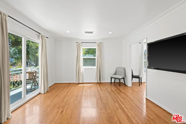 8950 Burton Way, Beverly Hills, CA 90211