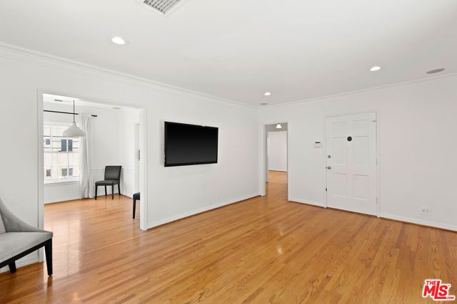 8950 Burton Way, Beverly Hills, CA 90211