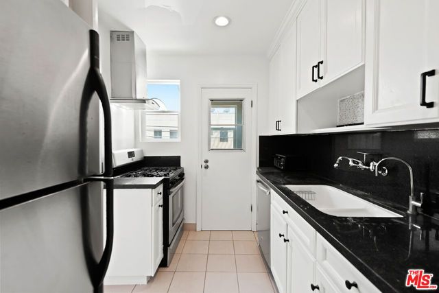8950 Burton Way, Beverly Hills, CA 90211