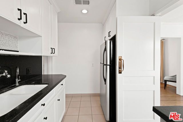 8950 Burton Way, Beverly Hills, CA 90211