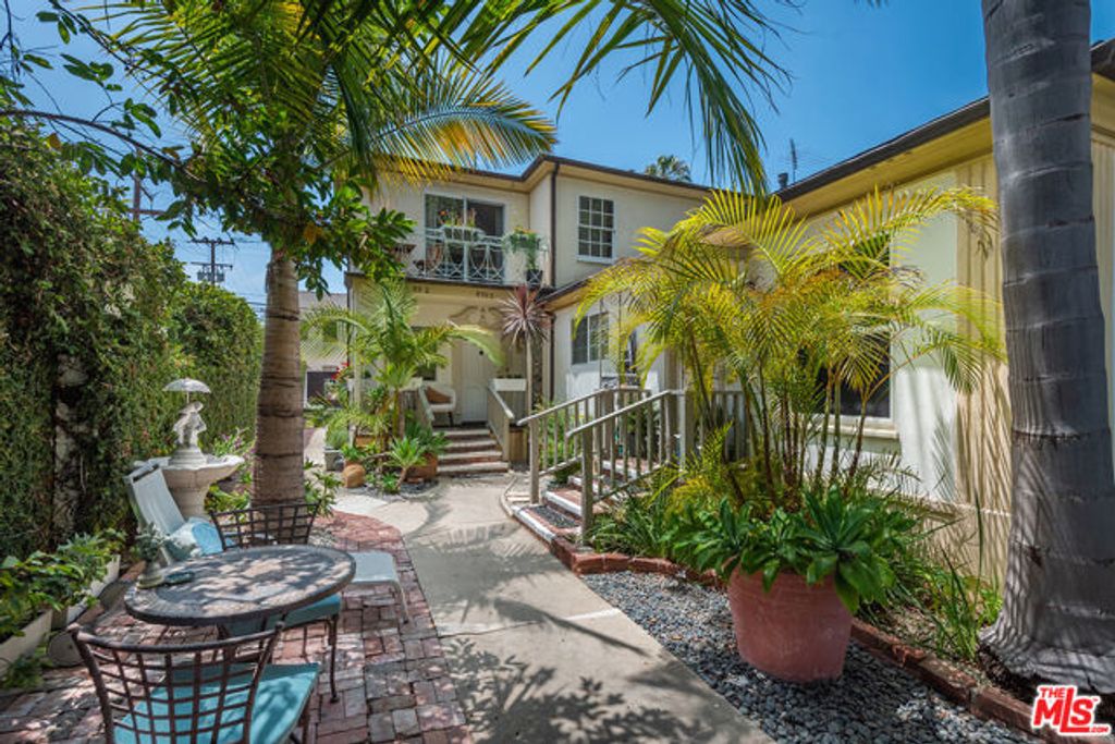 8950 Burton Way, Beverly Hills, CA 90211
