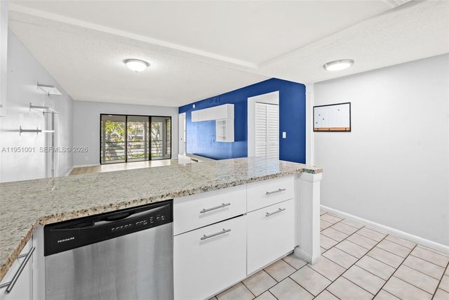 2302 S Cypress Bend Dr 210, Pompano Beach, FL 33069