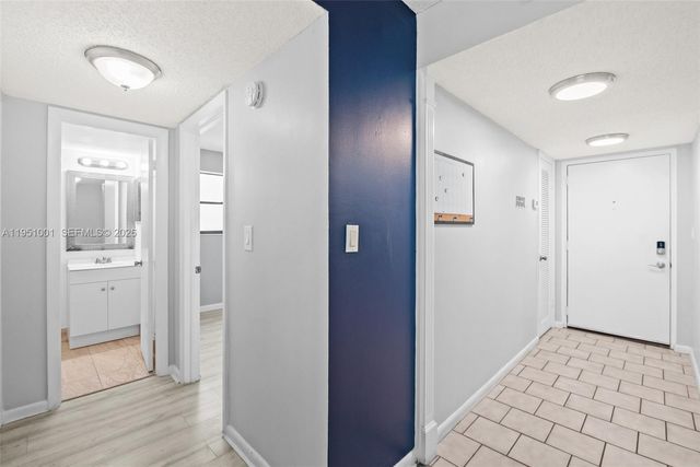 2302 S Cypress Bend Dr 210, Pompano Beach, FL 33069