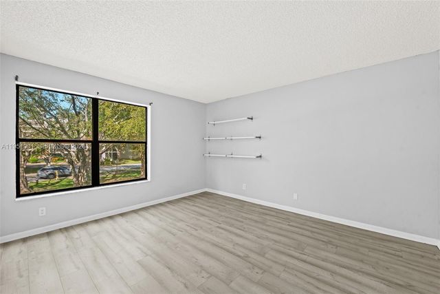 2302 S Cypress Bend Dr 210, Pompano Beach, FL 33069