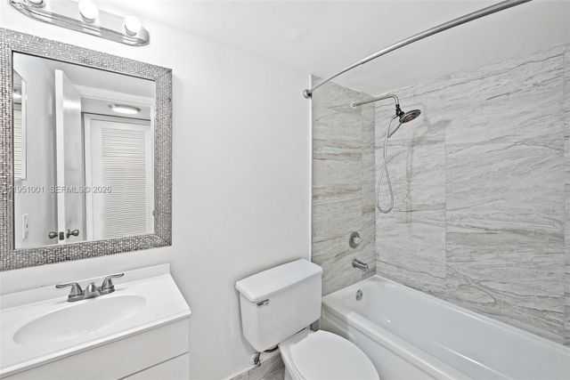 2302 S Cypress Bend Dr 210, Pompano Beach, FL 33069