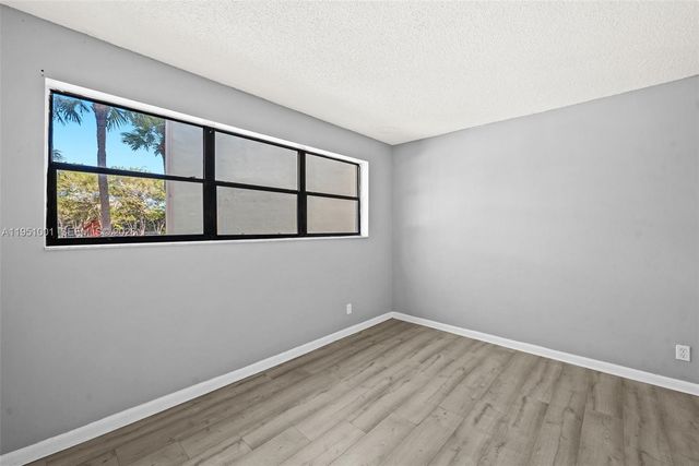 2302 S Cypress Bend Dr 210, Pompano Beach, FL 33069