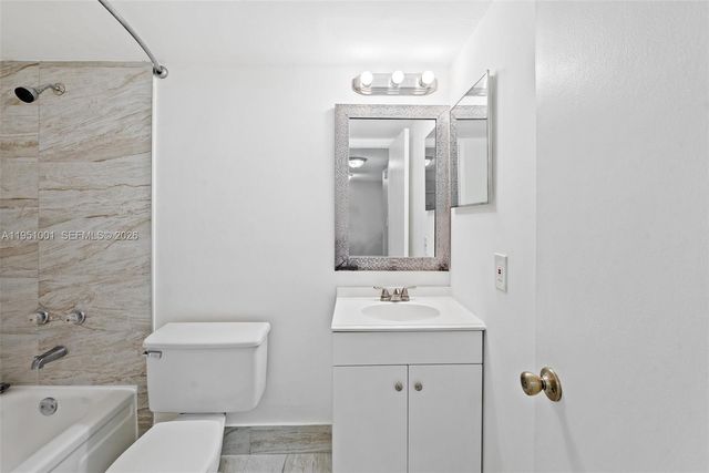 2302 S Cypress Bend Dr 210, Pompano Beach, FL 33069