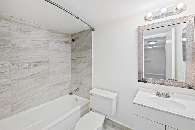 2302 S Cypress Bend Dr 210, Pompano Beach, FL 33069