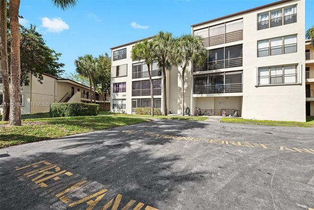 2302 S Cypress Bend Dr 210, Pompano Beach, FL 33069