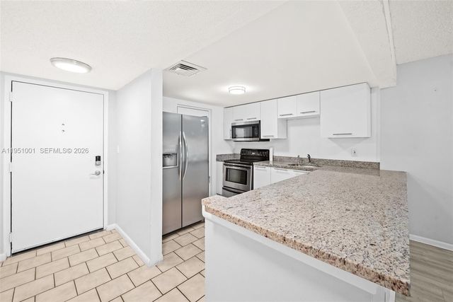 2302 S Cypress Bend Dr 210, Pompano Beach, FL 33069