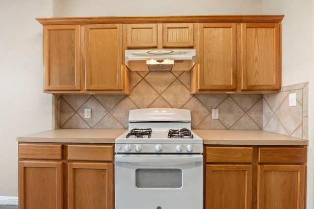 144 Oxford DR, Kyle, TX 78640