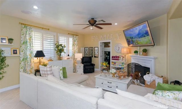 14911 Sunset Gardens Court, Victorville, CA 92394