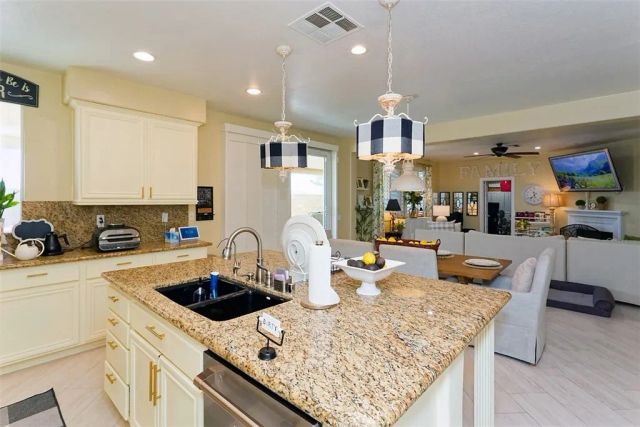 14911 Sunset Gardens Court, Victorville, CA 92394