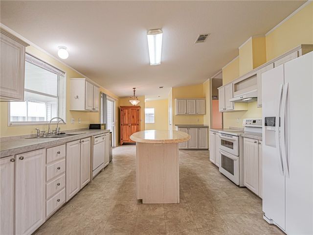 818 Thrush Circle, Sebastian, FL 32976