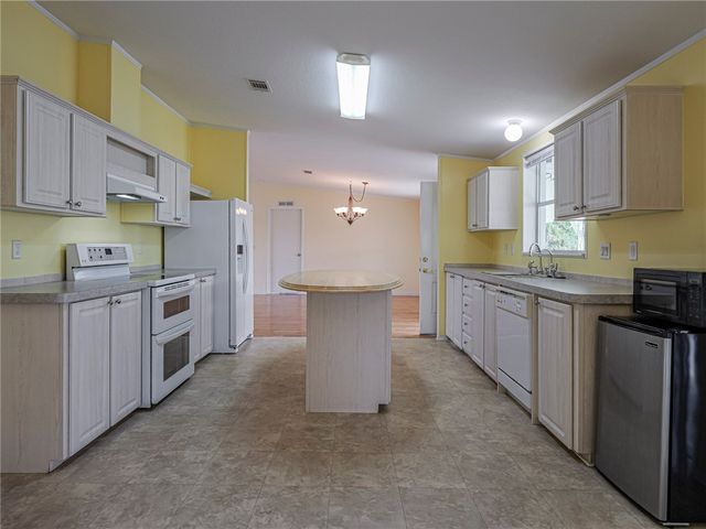 818 Thrush Circle, Sebastian, FL 32976