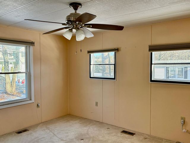 176 Lower Collins Street, Seabrook, NH 03874