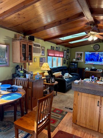 176 Lower Collins Street, Seabrook, NH 03874