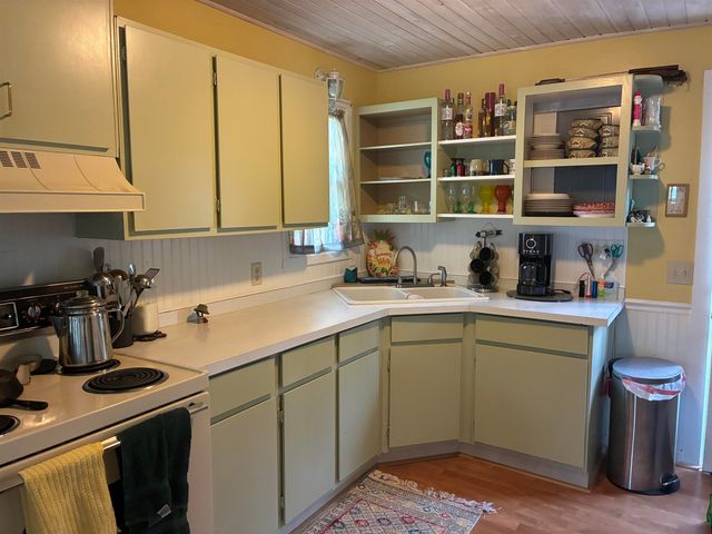 5882 Lakeside Drive, Gladwin, MI 48624