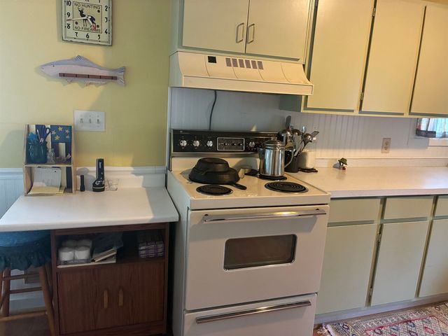 5882 Lakeside Drive, Gladwin, MI 48624