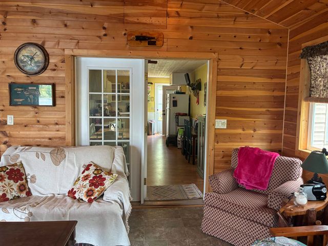 5882 Lakeside Drive, Gladwin, MI 48624