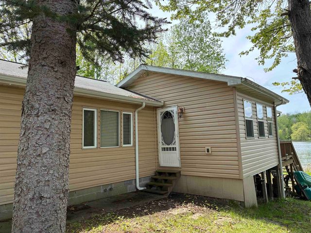 5882 Lakeside Drive, Gladwin, MI 48624