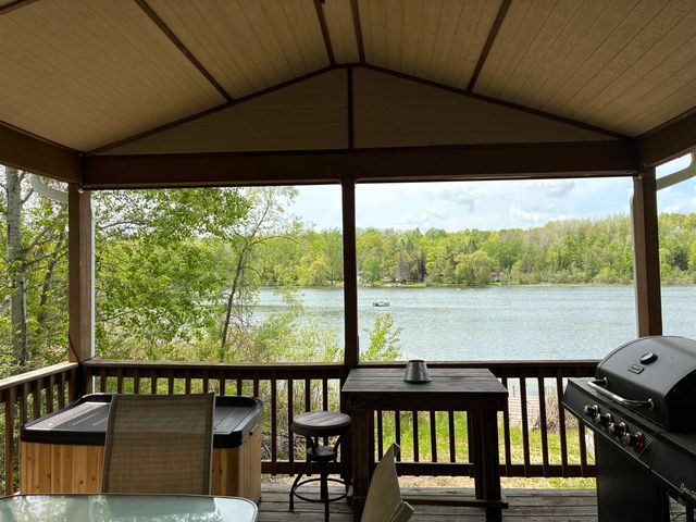 5882 Lakeside Drive, Gladwin, MI 48624